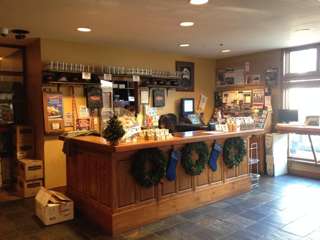 Howe Sound Inn & Brewing Company Сквомиш Экстерьер фото
