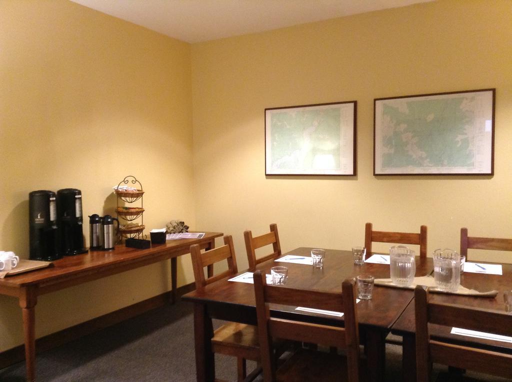 Howe Sound Inn & Brewing Company Сквомиш Экстерьер фото